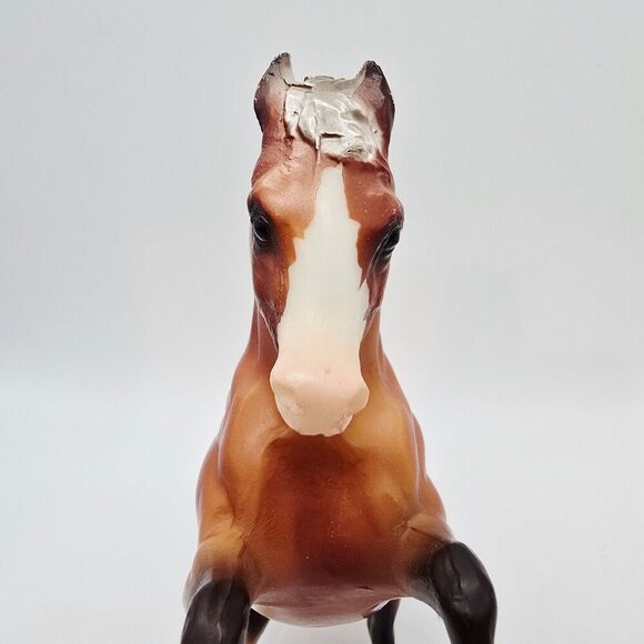 Breyer Classic Fighting Stallion Silver Bay - Picture 6 of 12